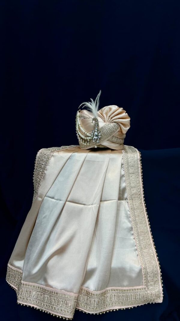 Elegant Safa & Stall Set with Embroidered Detailing for Grooms